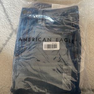 American Eagle Super High Rise Jegging Size 2 NWT